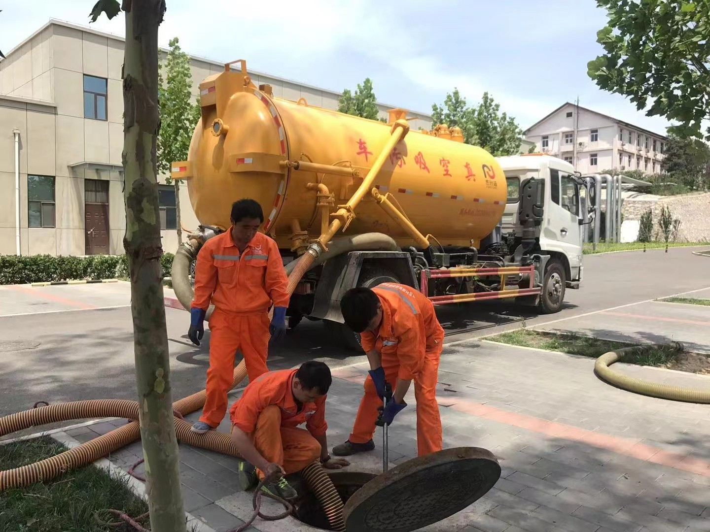 召陵化粪池清理与5-8吨吸粪车施工效率分析